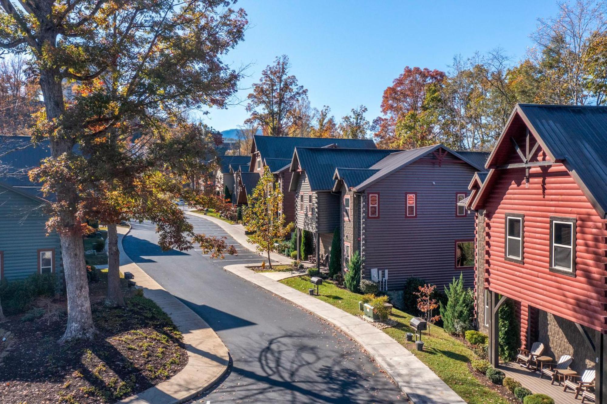 The Mighty Crabapple Manor By Stony Brook Cabins ガトリンバーグ エクステリア 写真