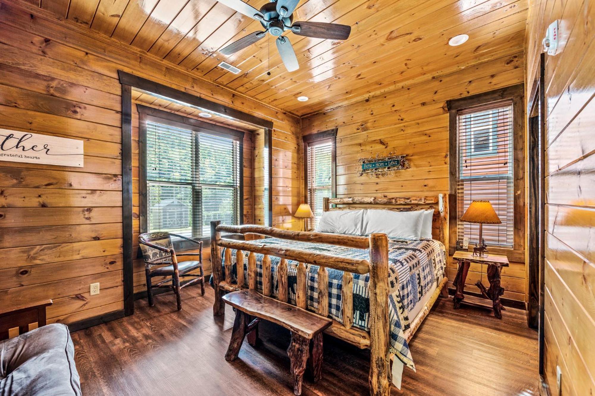 The Mighty Crabapple Manor By Stony Brook Cabins ガトリンバーグ エクステリア 写真