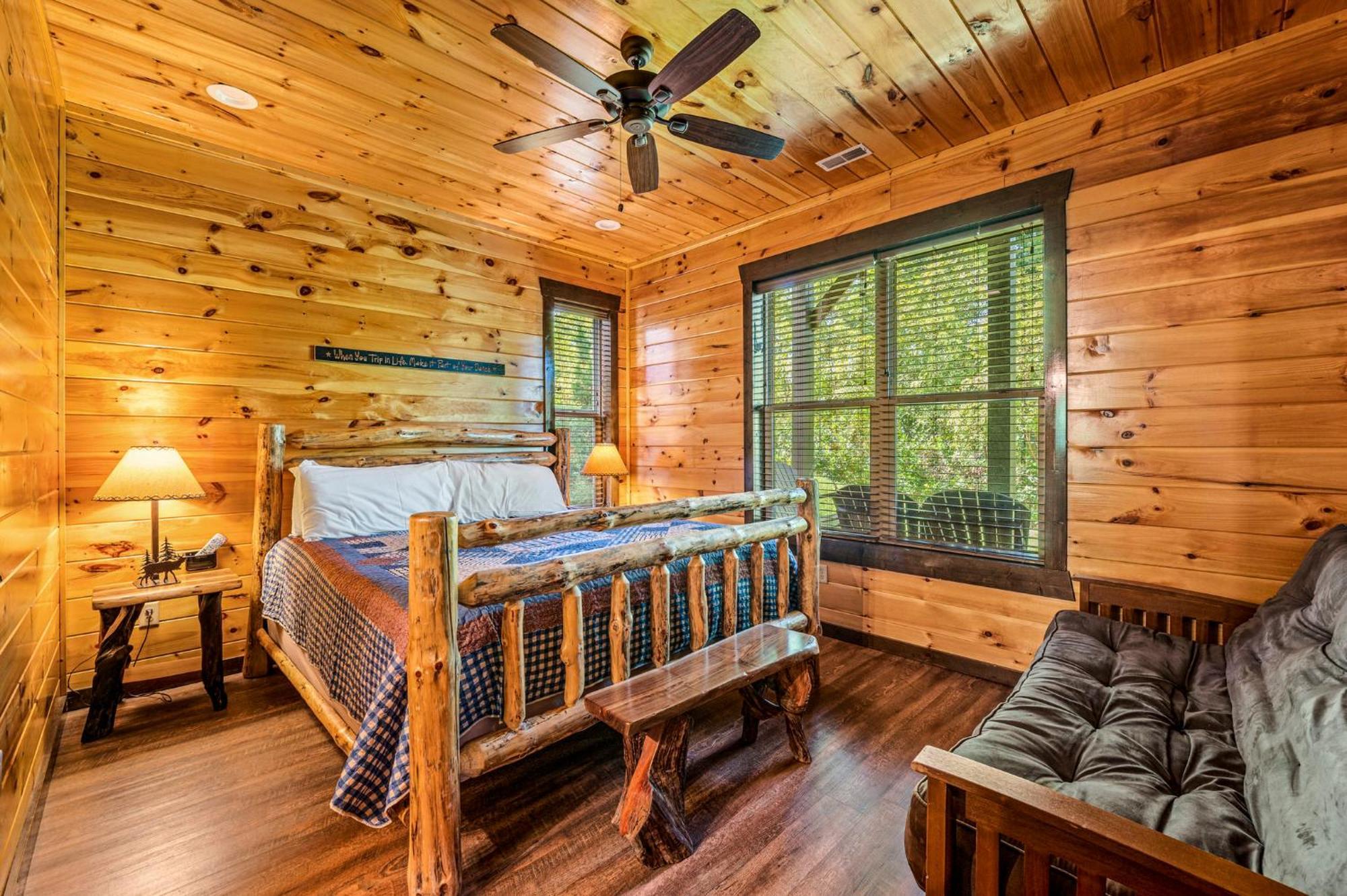 The Mighty Crabapple Manor By Stony Brook Cabins ガトリンバーグ エクステリア 写真